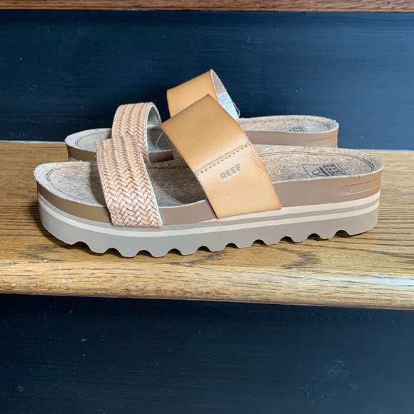 Reef sandals, tan size 7. ms - Picture 2 of 6